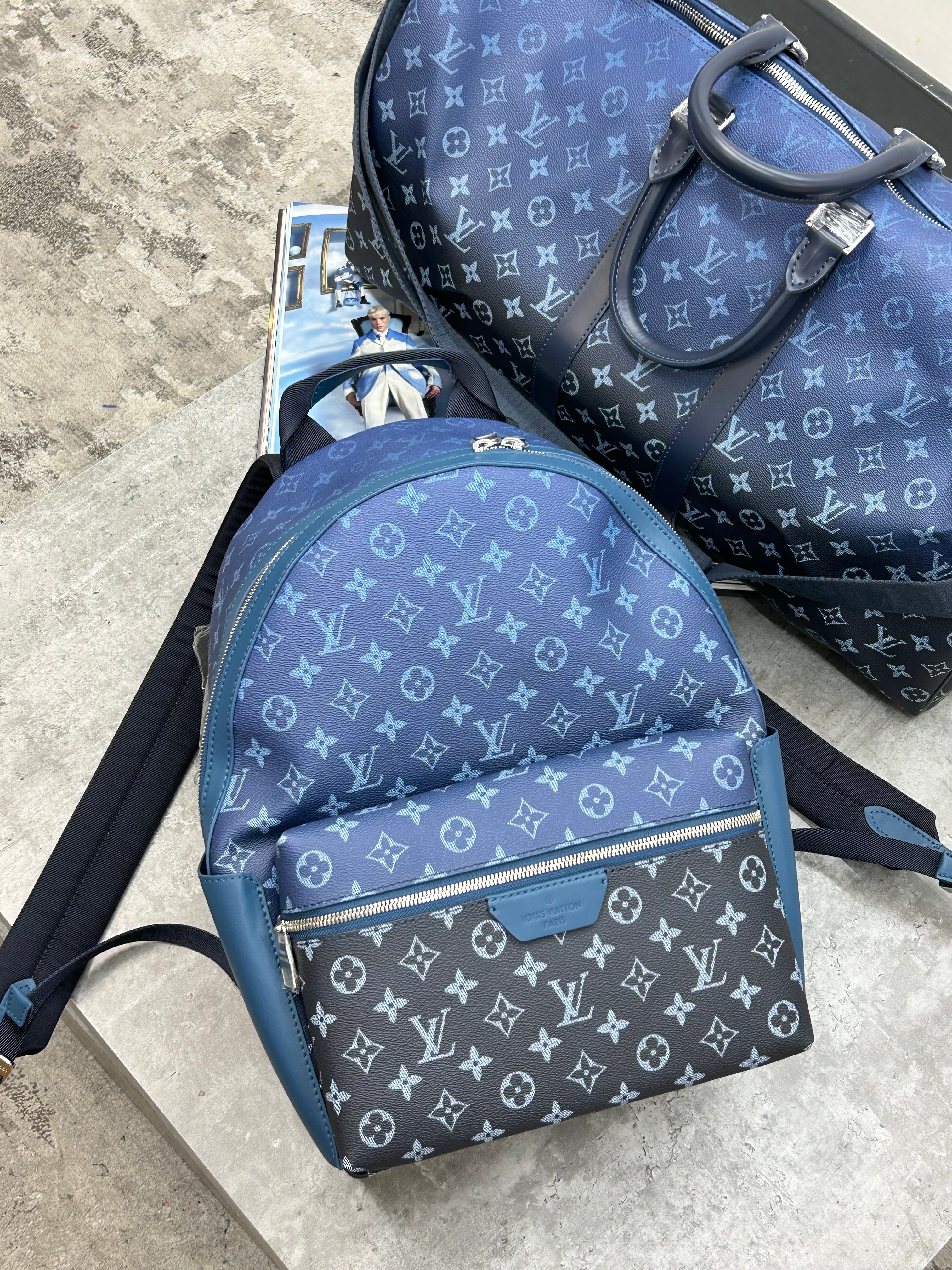 (PRE ORDER) LVE - DUFFEL BAG - BLACK/BLUE