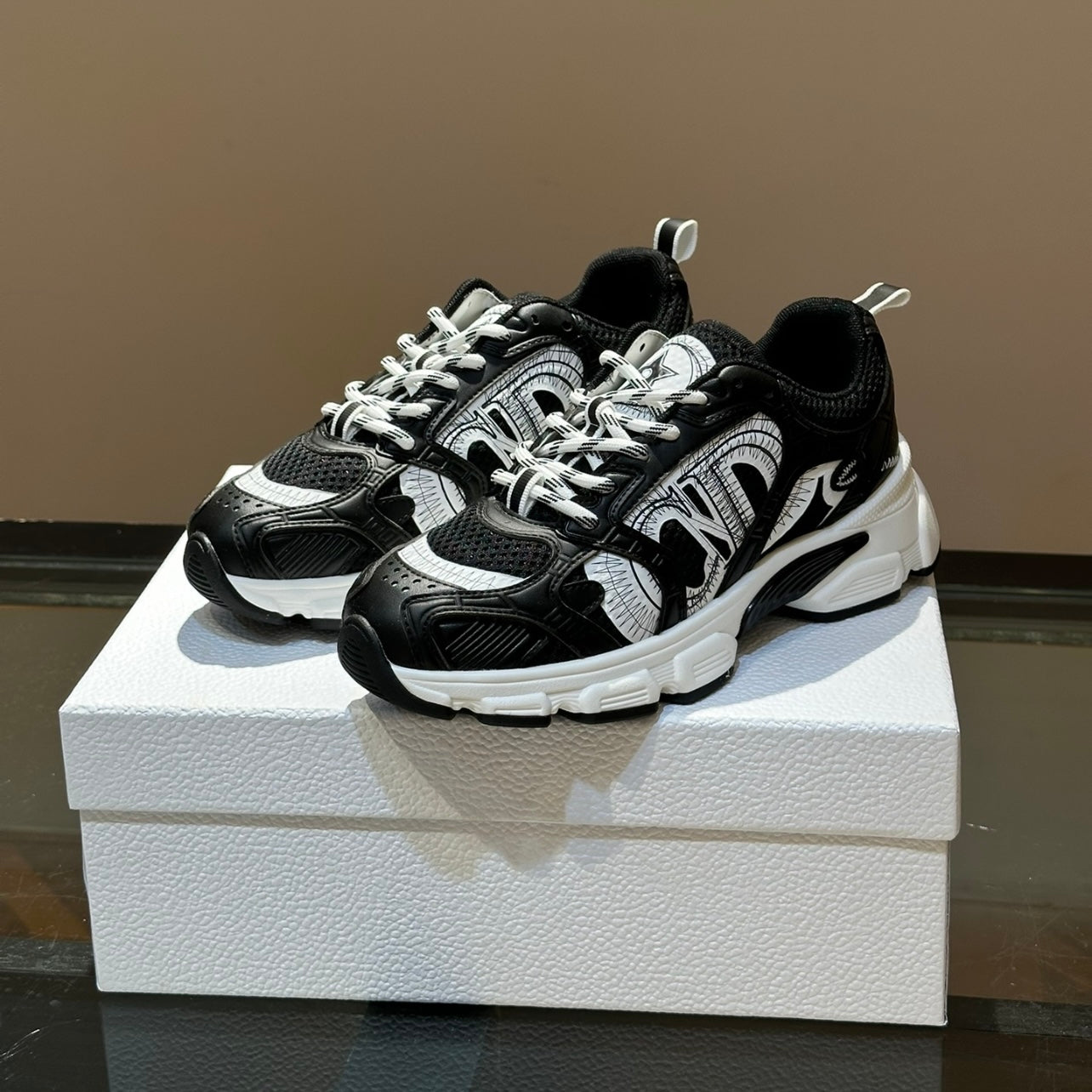 (PRE-ORDER) CD- CHRONO TRAINERS - BLACK/WHITE