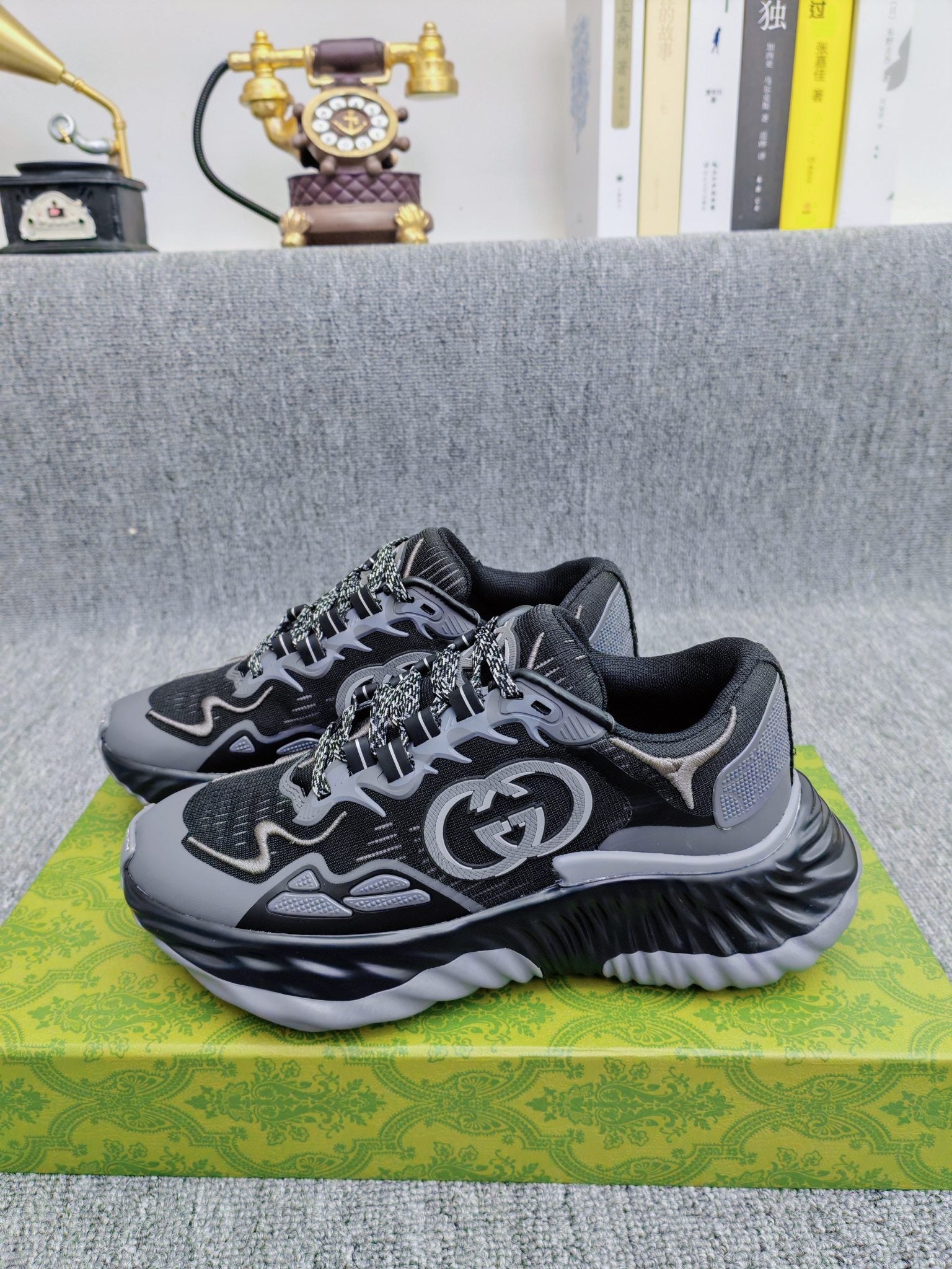 (PRE-ORDER) GCI - TRAINERS - BLACK/GREY