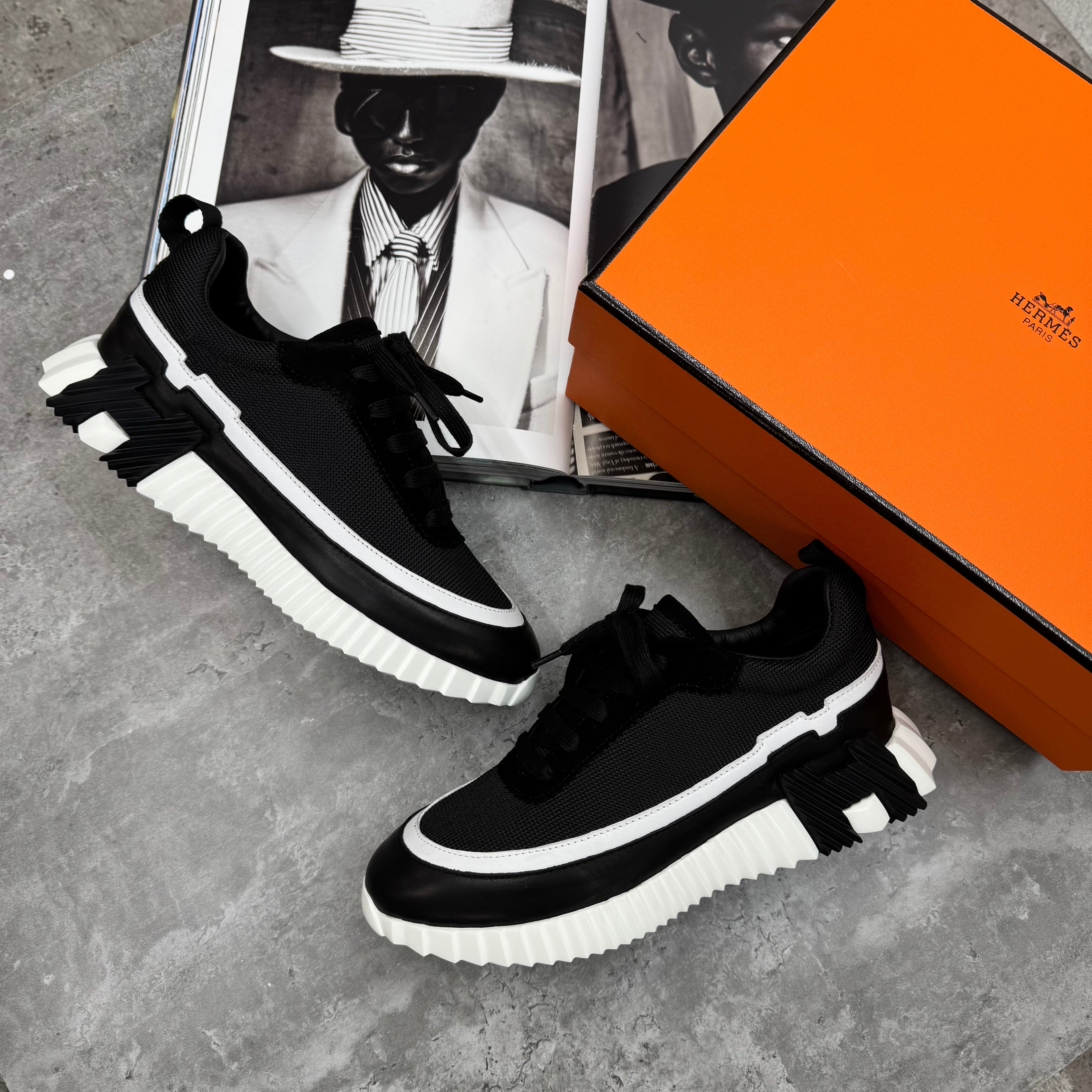 (PRE-ORDER) HMES - TRAINERS - BLACK/WHITE