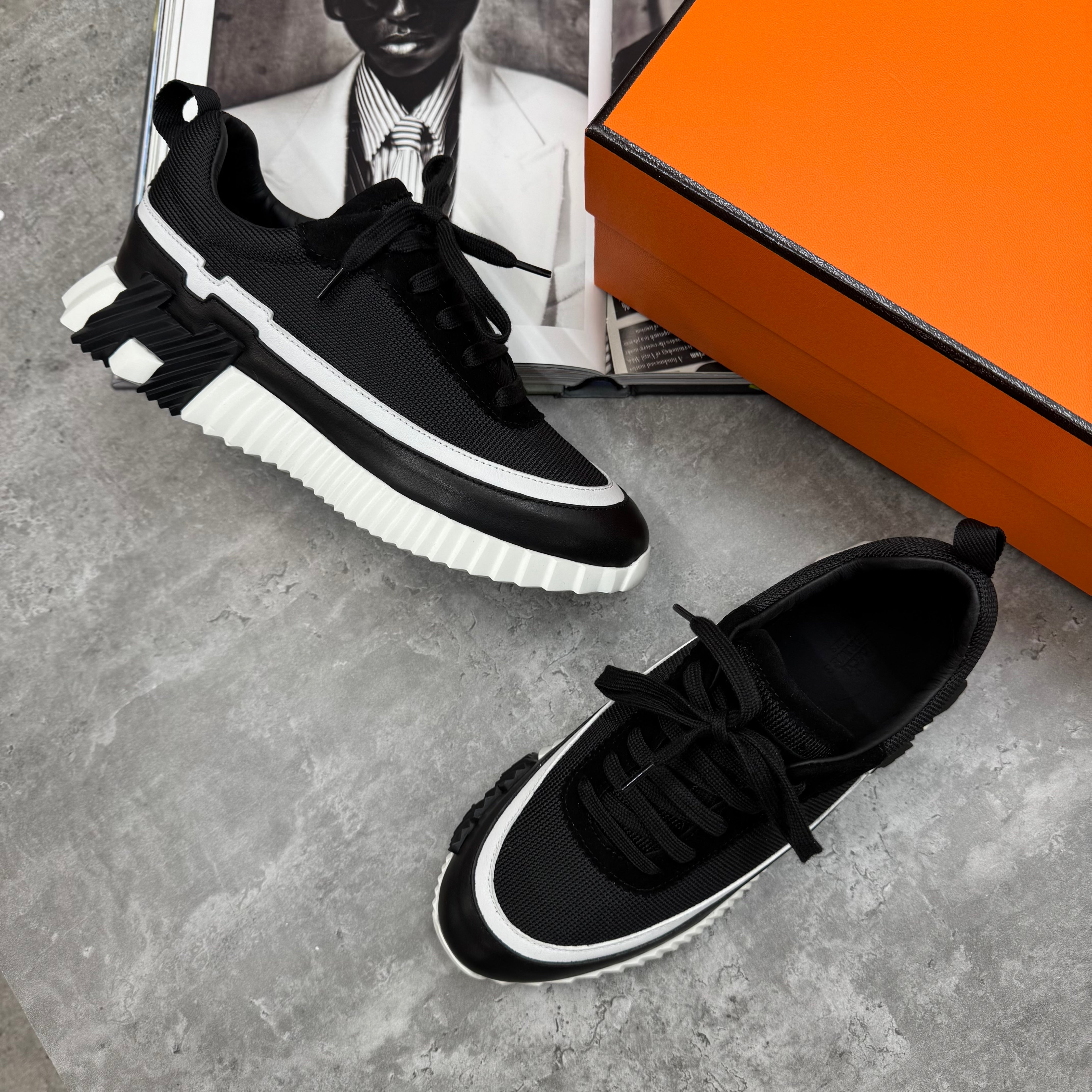 (PRE-ORDER) HMES - TRAINERS - BLACK/WHITE