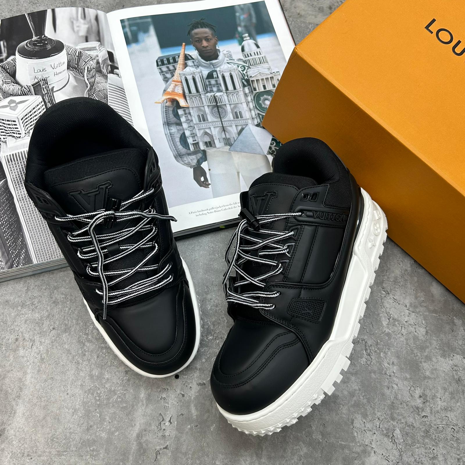 LVE - THICK SOLE TRAINER - BLACK/WHITE