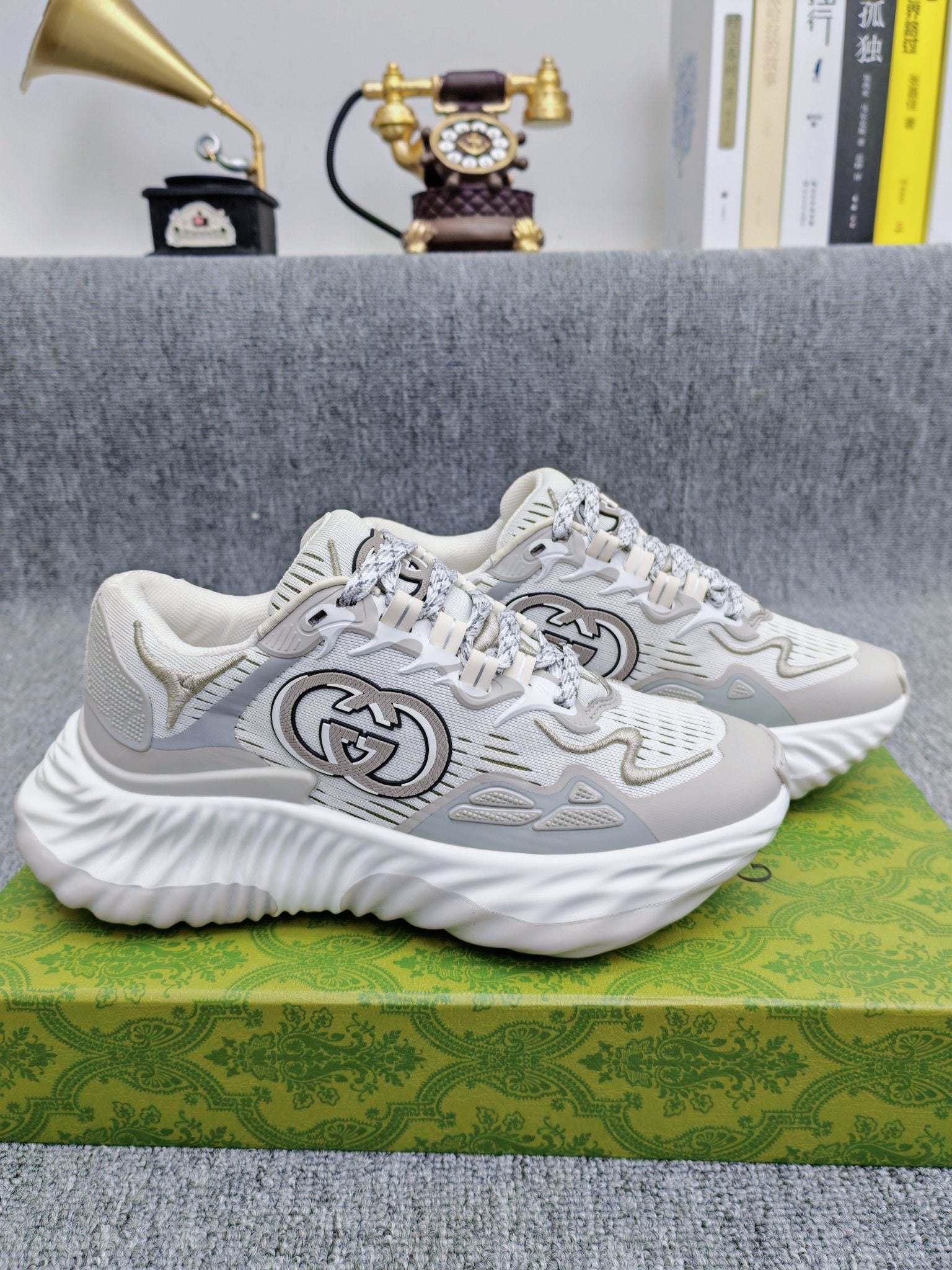 (PRE-ORDER) GCI - TRAINERS - WHITE/STONE