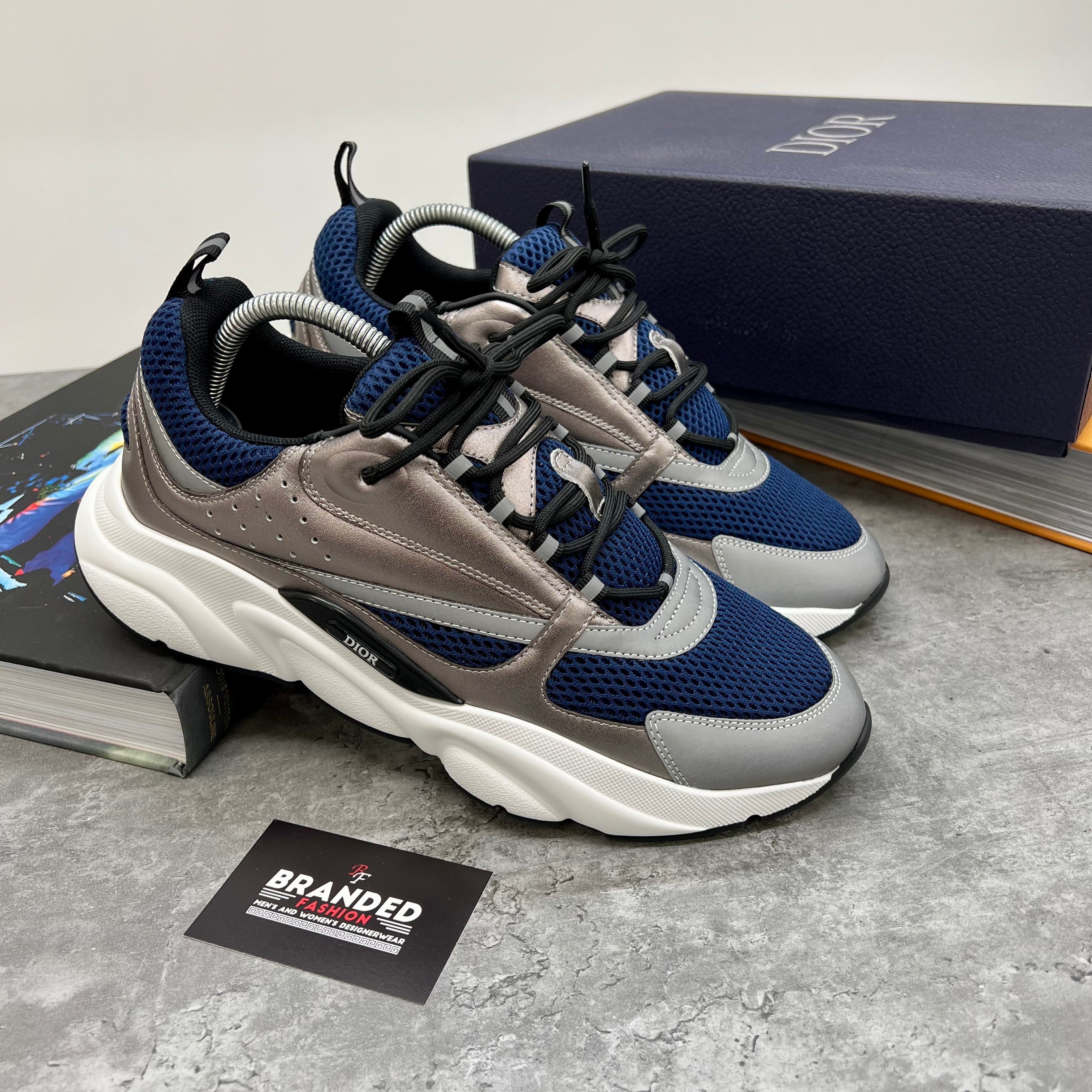 B22 TRAINER - SILVER / NAVY (PRE-ORDER)