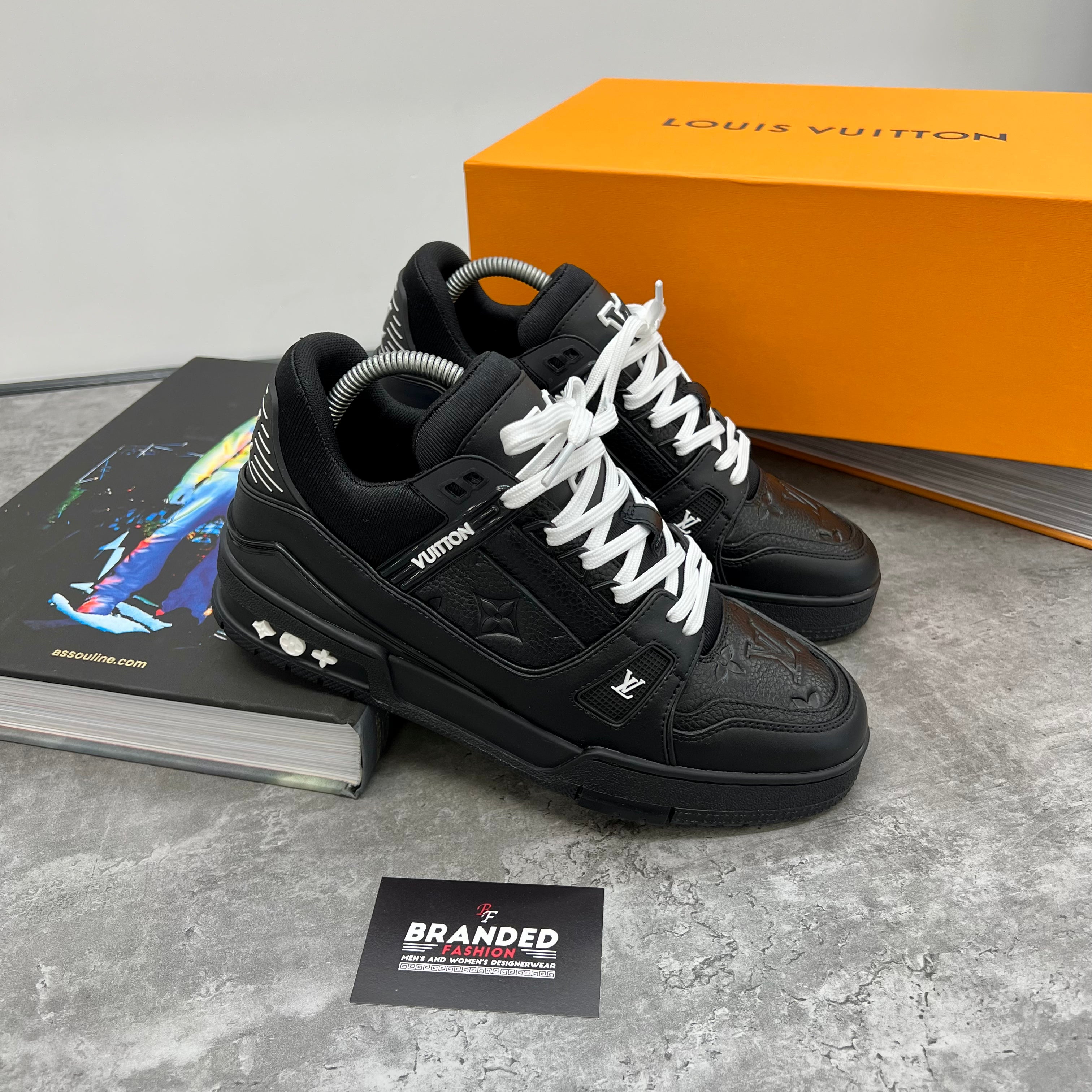 LVE - TRAINER - BLACK / BLACK (PRE-ORDER)